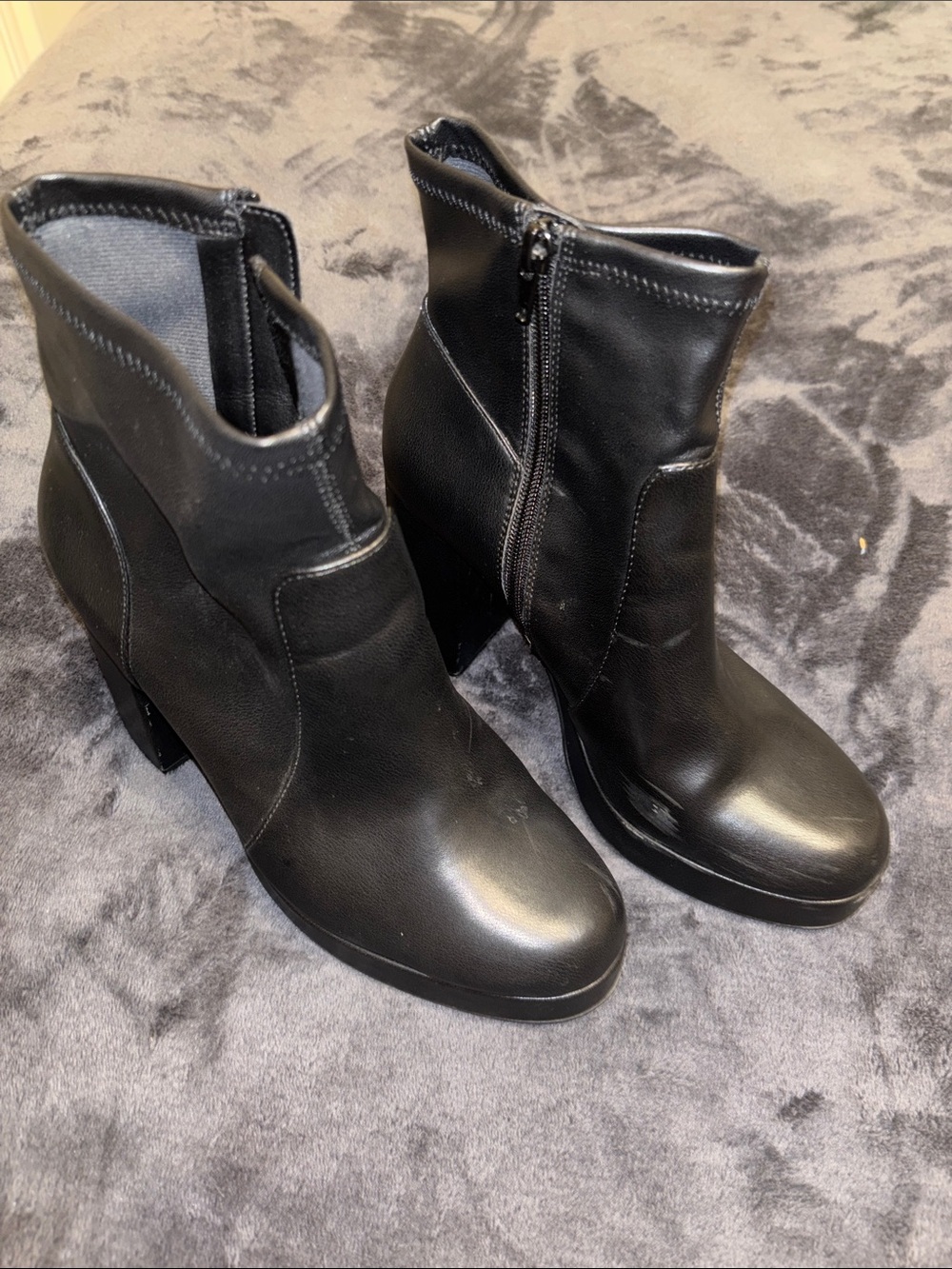 House of Harlow 1960 Black Leather Ankle Booties